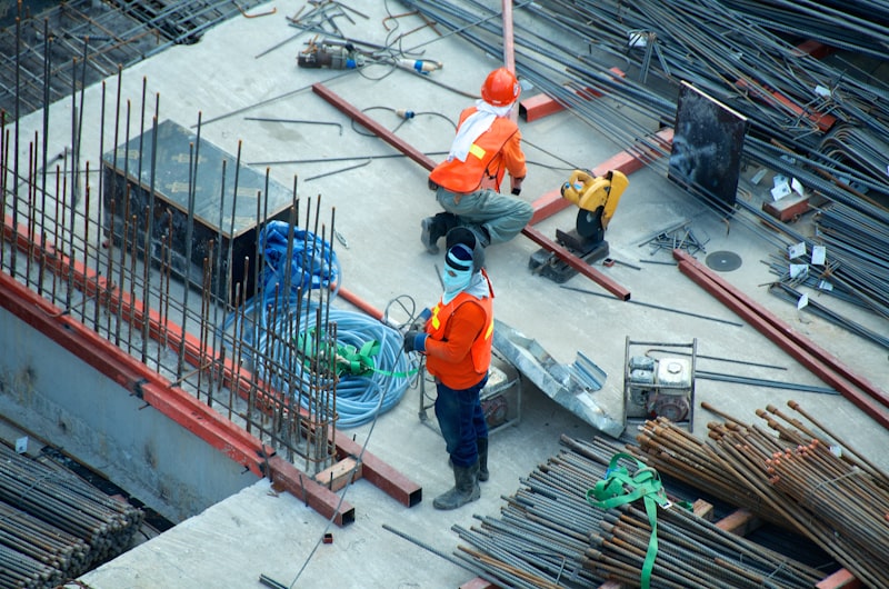 Técnicos de PbLiner realizando soldaduras profesionales de liner armado